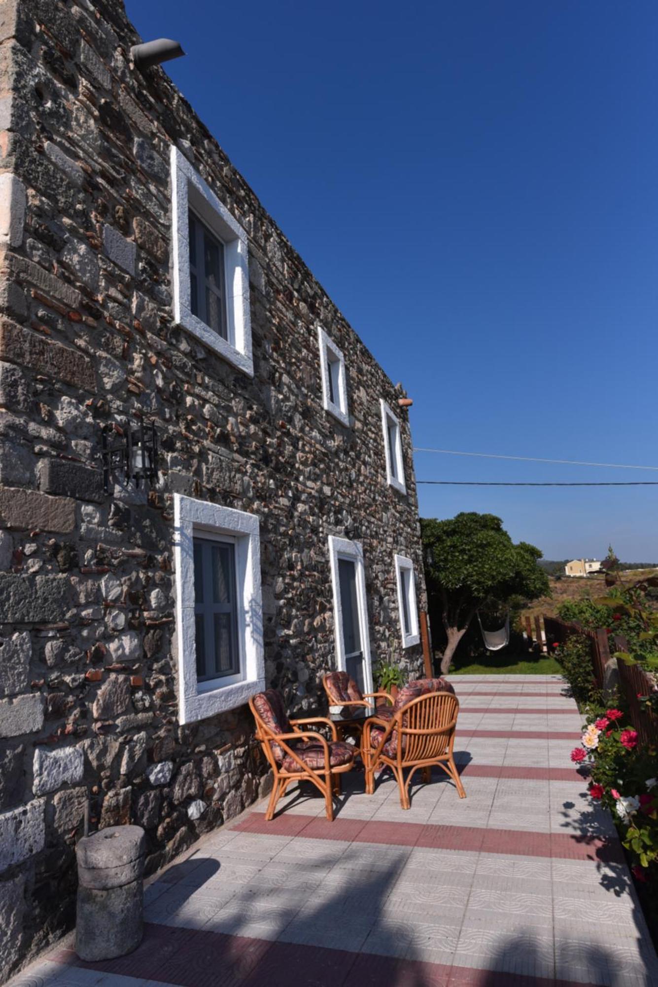 Traditional Kos Villa With Swimming Pool, Lawn Yard And Bbq Exterior photo