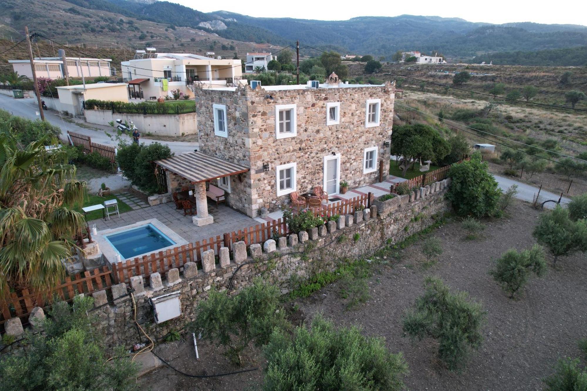 Traditional Kos Villa With Swimming Pool, Lawn Yard And Bbq Exterior photo