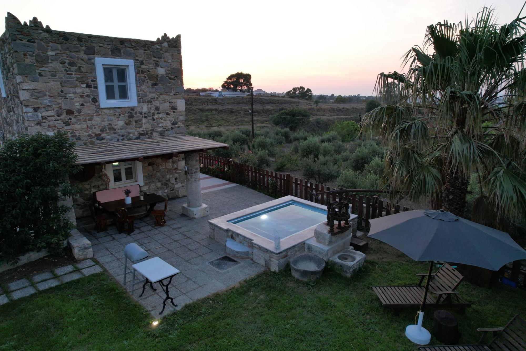 Traditional Kos Villa With Swimming Pool, Lawn Yard And Bbq Exterior photo