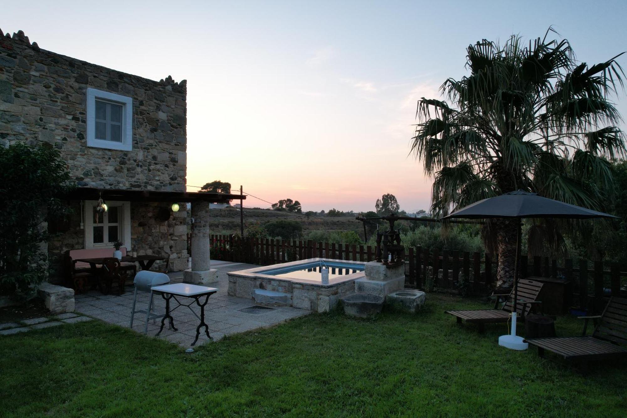 Traditional Kos Villa With Swimming Pool, Lawn Yard And Bbq Exterior photo