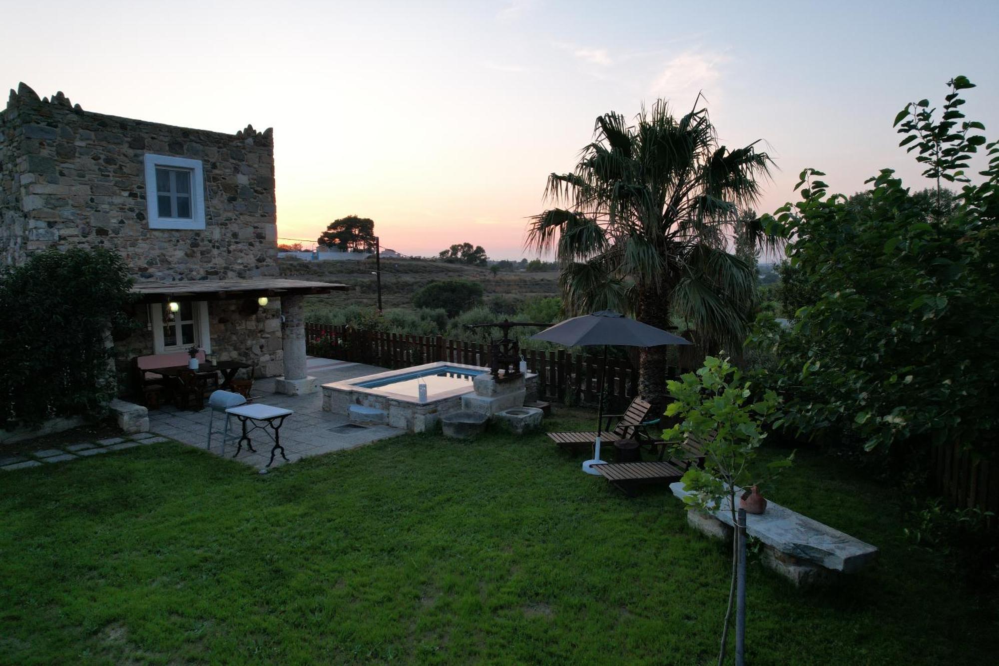 Traditional Kos Villa With Swimming Pool, Lawn Yard And Bbq Exterior photo
