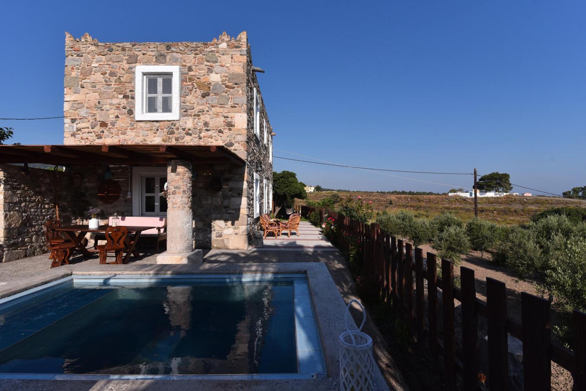 Traditional Kos Villa With Swimming Pool, Lawn Yard And Bbq Exterior photo